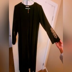 Abaya with golden sleeve design